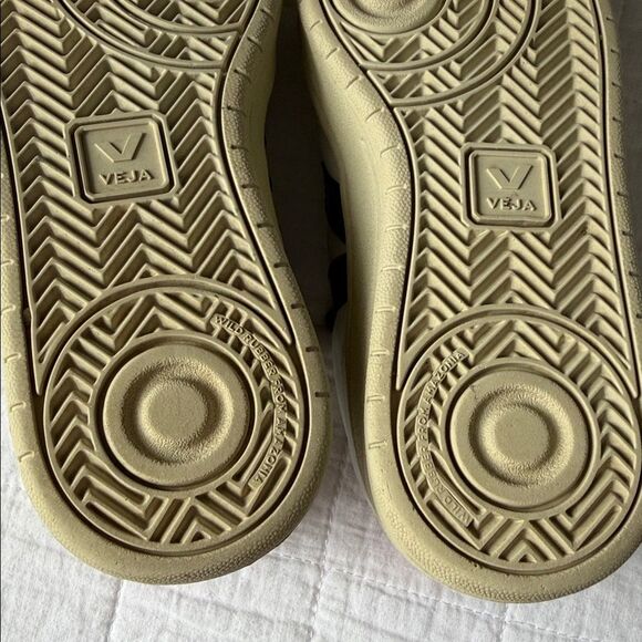 Veja V-10 Leather Sneakers White Black Red Women’s Size 8 (EU 39) - Picture 15 of 15